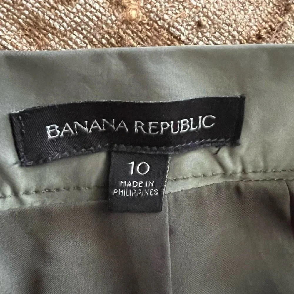 Ladies banana republic pleated skater skirt, size 10